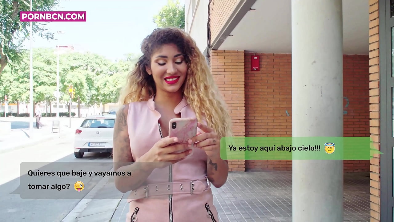 Ontroue vrou gaan haar jong lover hard naai terwyl haar man werk. Latina met tiete en 'n groot gat. Venus Aphrodite.